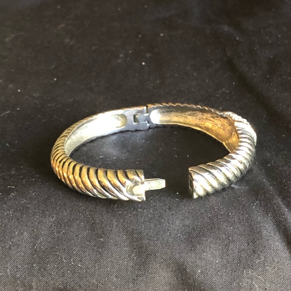 Rhinestone pave & coiled pewter vintage bracelet - Picture 4 of 8